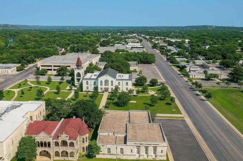 Hedge Installation in Kerrville, TX